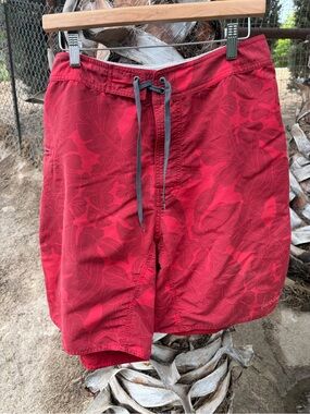 Patagonia Men's Red Floral-Print Swim Trunks